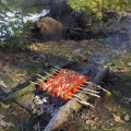 Шашлычок на фоне речки